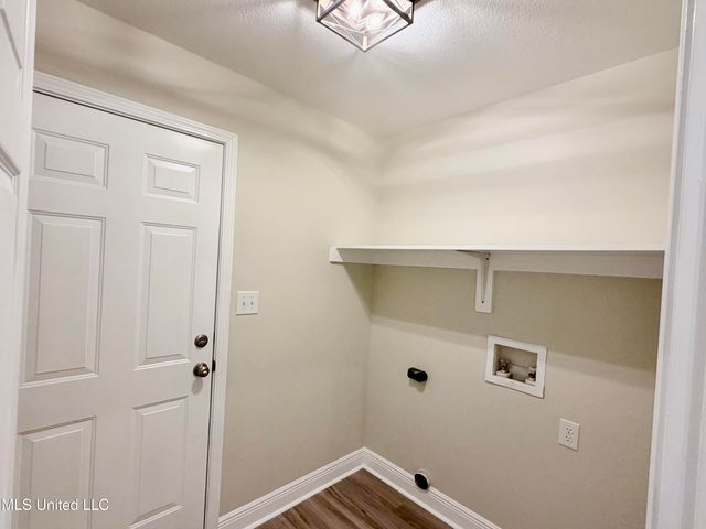 9217 Seahorse Avenue, Ocean Springs, MS 39564