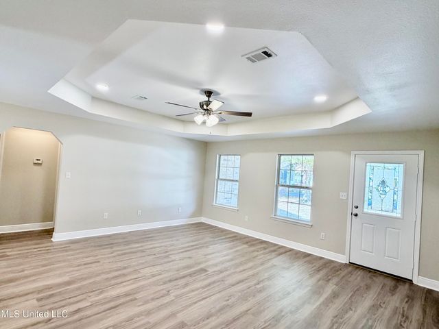 9217 Seahorse Avenue, Ocean Springs, MS 39564