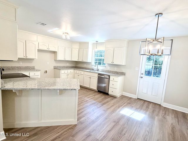 9217 Seahorse Avenue, Ocean Springs, MS 39564