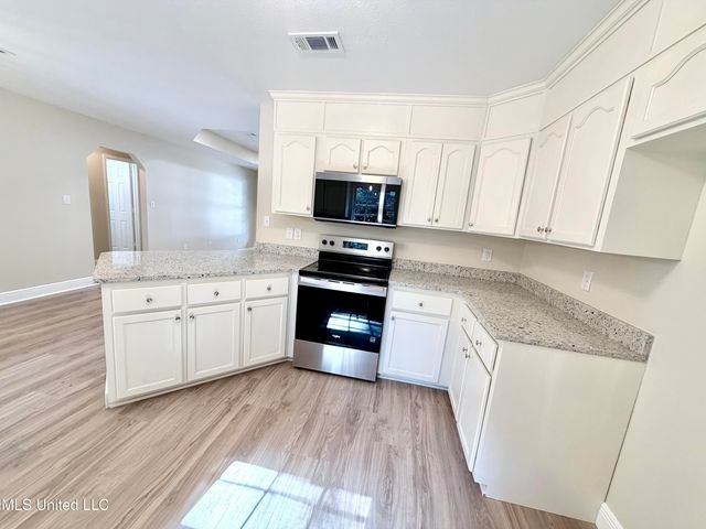 9217 Seahorse Avenue, Ocean Springs, MS 39564