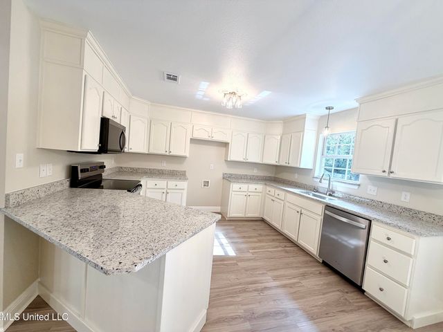 9217 Seahorse Avenue, Ocean Springs, MS 39564