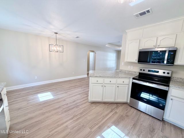 9217 Seahorse Avenue, Ocean Springs, MS 39564