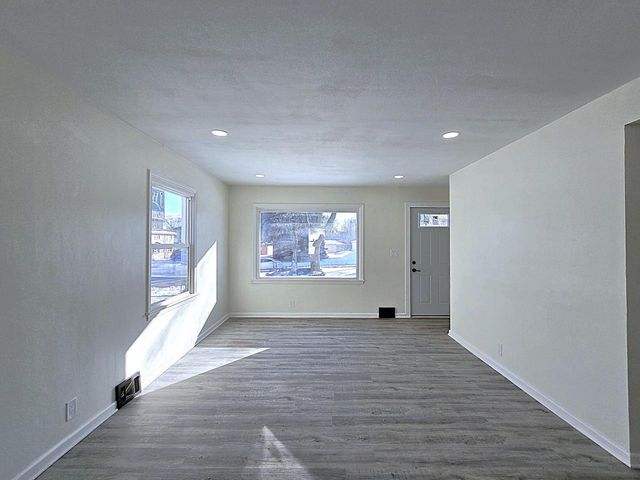 8114 W Congress STREET, Milwaukee, WI 53218