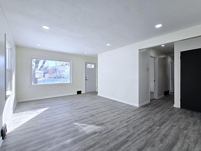 8114 W Congress STREET, Milwaukee, WI 53218