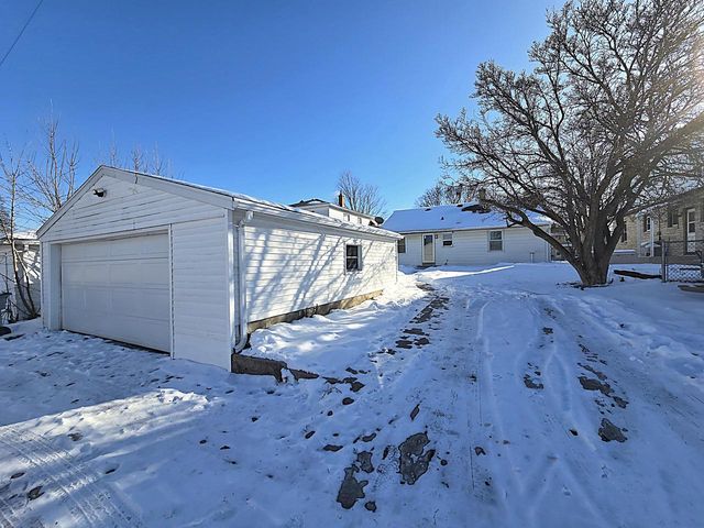 8114 W Congress STREET, Milwaukee, WI 53218