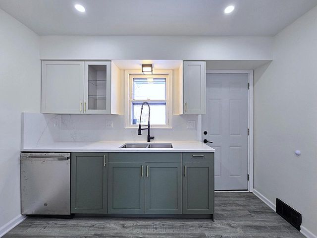 8114 W Congress STREET, Milwaukee, WI 53218