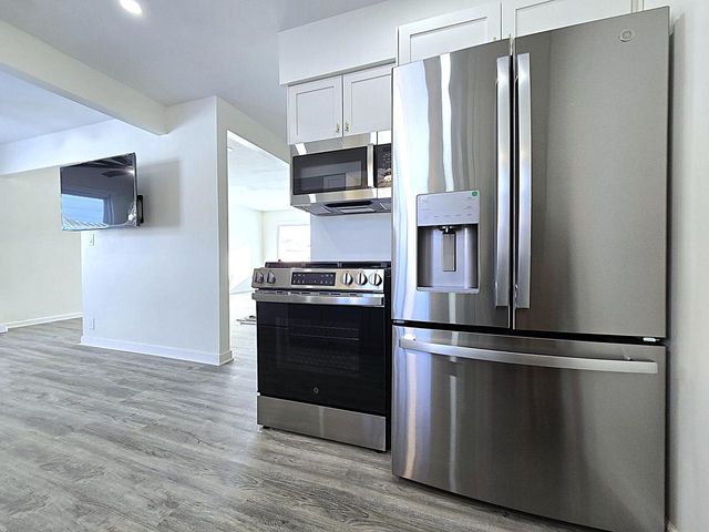 8114 W Congress STREET, Milwaukee, WI 53218