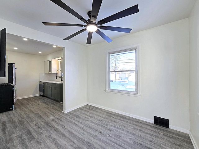 8114 W Congress STREET, Milwaukee, WI 53218