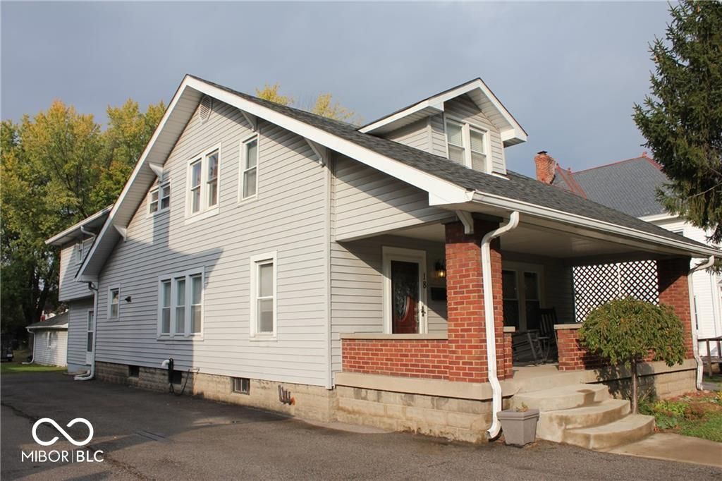 18 W High Street, Mooresville, IN 46158