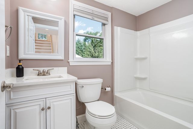662 Old Harvard Rd, Boxborough, MA 01719