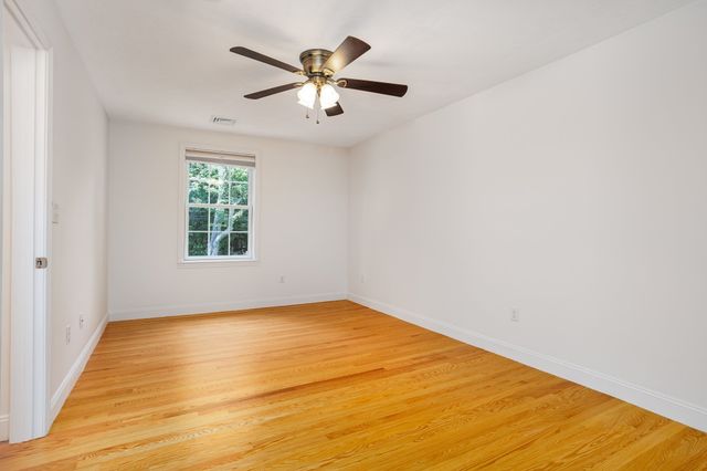 662 Old Harvard Rd, Boxborough, MA 01719