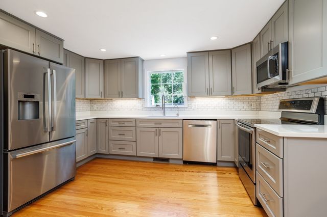 662 Old Harvard Rd, Boxborough, MA 01719