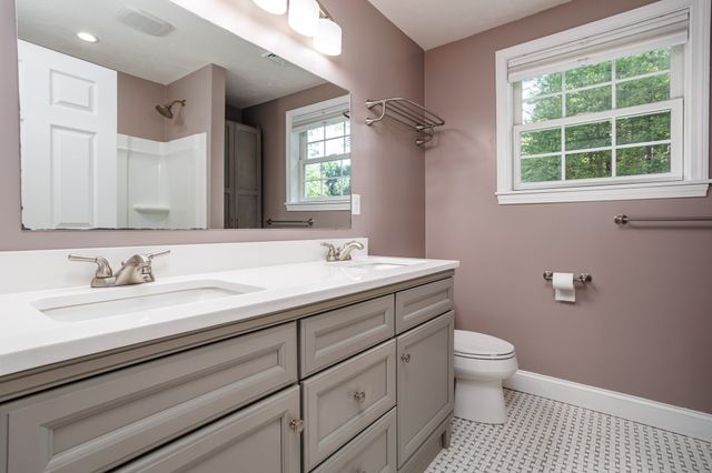 662 Old Harvard Rd, Boxborough, MA 01719