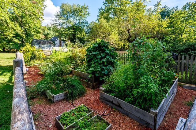 662 Old Harvard Rd, Boxborough, MA 01719