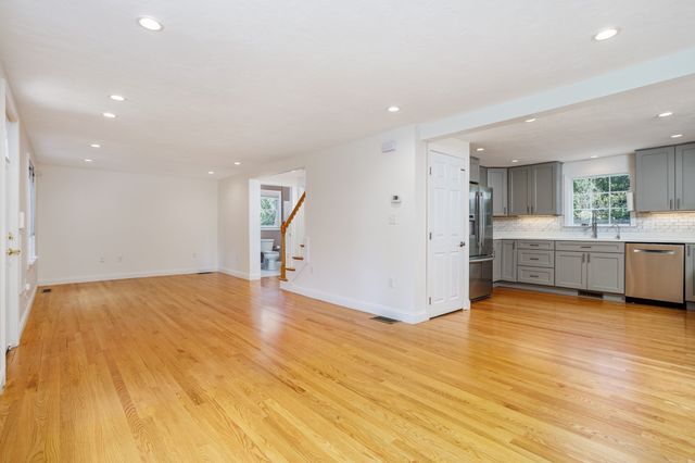 662 Old Harvard Rd, Boxborough, MA 01719
