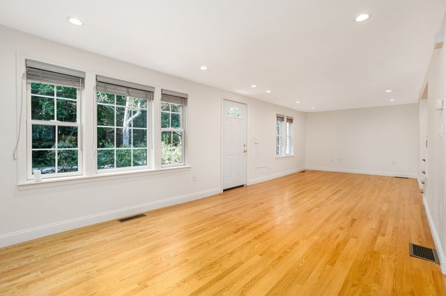 662 Old Harvard Rd, Boxborough, MA 01719