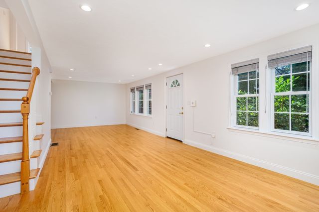 662 Old Harvard Rd, Boxborough, MA 01719