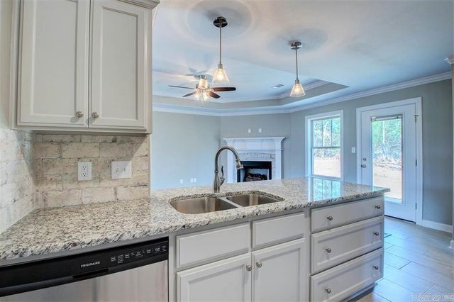 928 Heritage Cove Row Street, Redfield, AR 72132