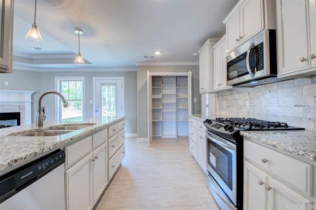 928 Heritage Cove Row Street, Redfield, AR 72132