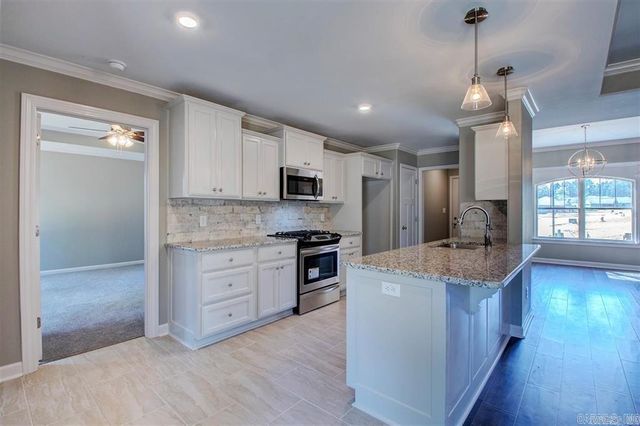 928 Heritage Cove Row Street, Redfield, AR 72132