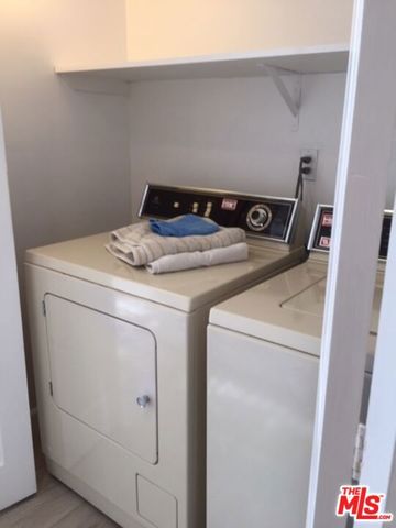 1825 MIDVALE Avenue 202, Los Angeles, CA 90025