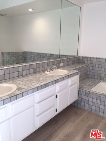 1825 MIDVALE Avenue 202, Los Angeles, CA 90025