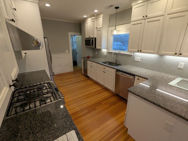 185 Mystic St 2, Arlington, MA 02474