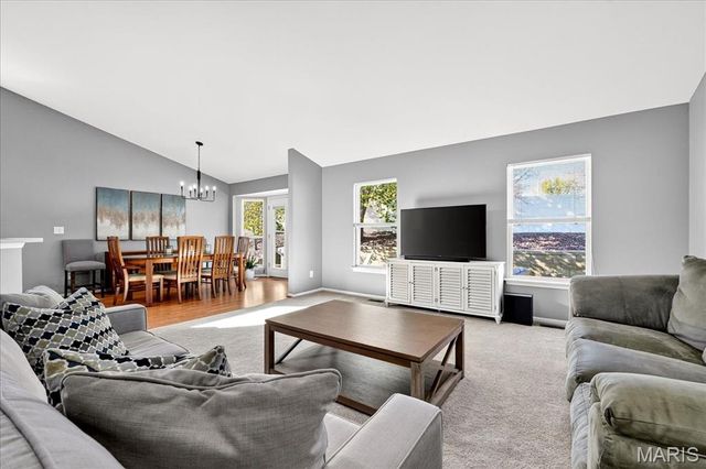 108 Meadowgate Court, St Peters, MO 63376