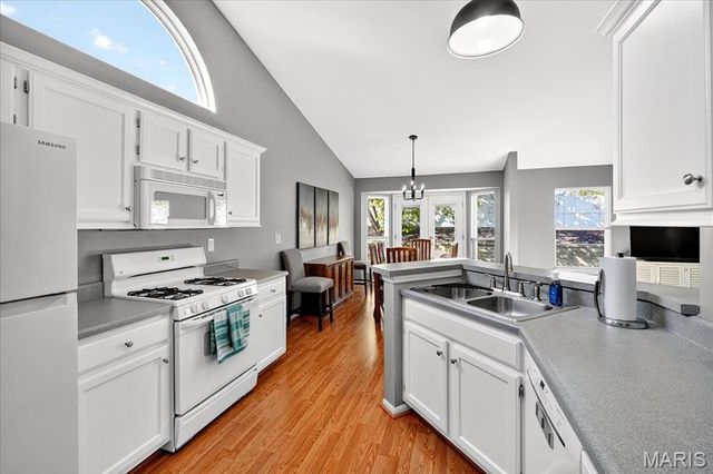 108 Meadowgate Court, St Peters, MO 63376