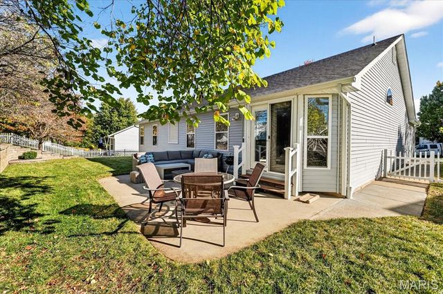 108 Meadowgate Court, St Peters, MO 63376