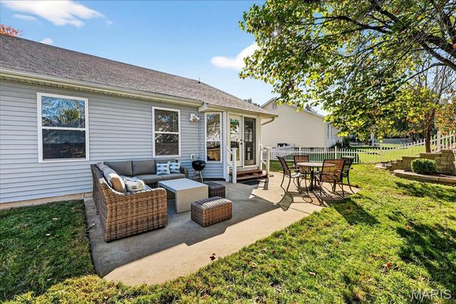 108 Meadowgate Court, St Peters, MO 63376