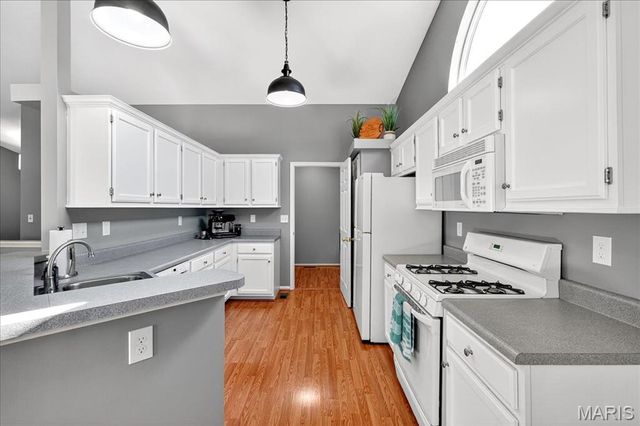 108 Meadowgate Court, St Peters, MO 63376