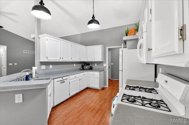 108 Meadowgate Court, St Peters, MO 63376