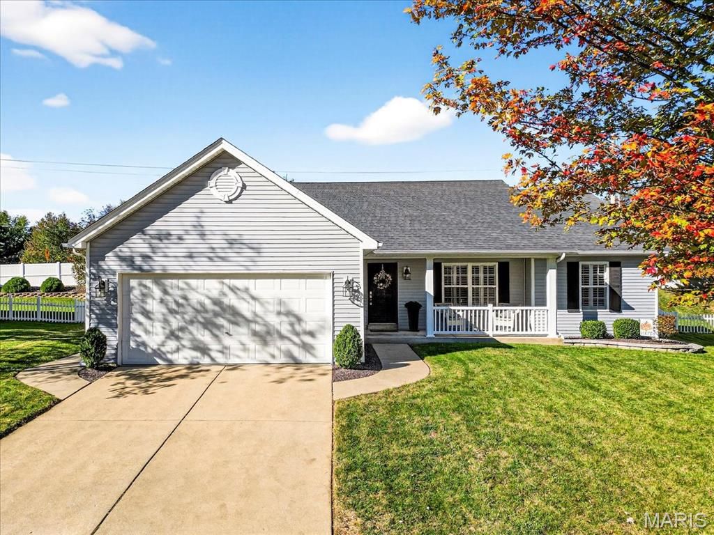108 Meadowgate Court, St Peters, MO 63376