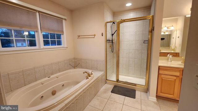 2755 DESTINY LN, Easton, PA 18040