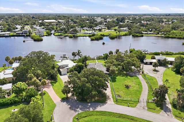 114 MAGNOLIA AVENUE, Nokomis, FL 34275