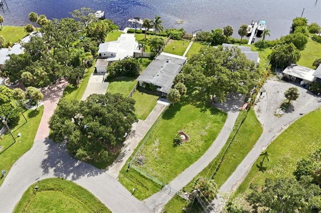 114 MAGNOLIA AVENUE, Nokomis, FL 34275