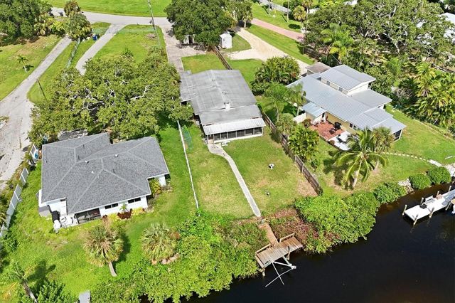 114 MAGNOLIA AVENUE, Nokomis, FL 34275