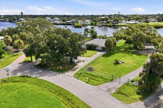 114 MAGNOLIA AVENUE, Nokomis, FL 34275