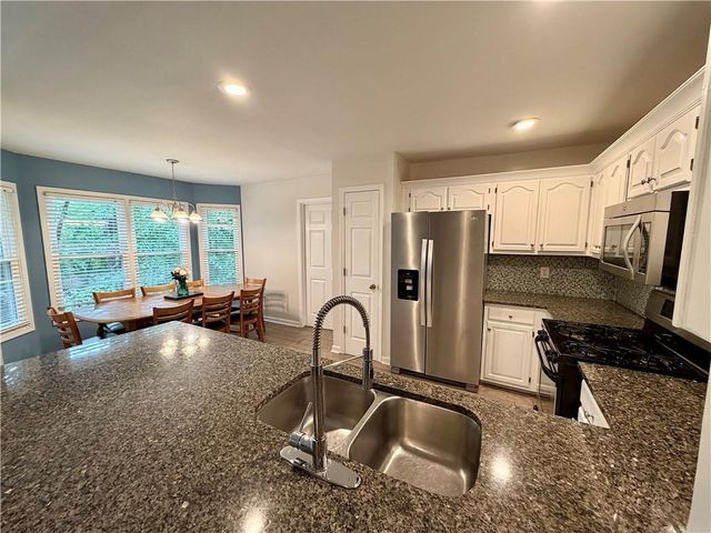 2204 Thicket Court NW, Acworth, GA 30102