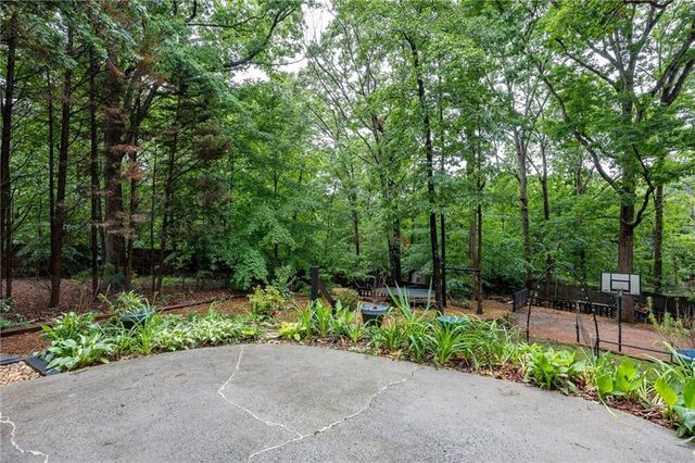 2204 Thicket Court NW, Acworth, GA 30102