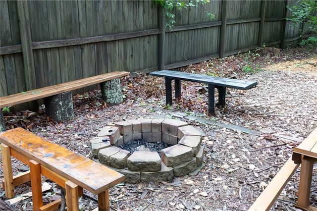 2204 Thicket Court NW, Acworth, GA 30102