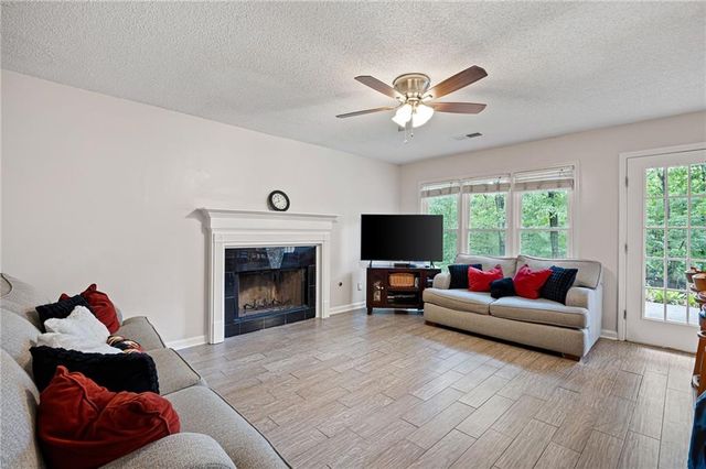 2204 Thicket Court NW, Acworth, GA 30102