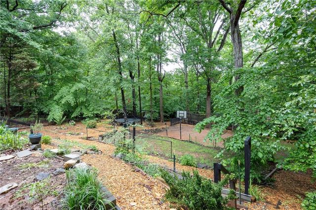 2204 Thicket Court NW, Acworth, GA 30102