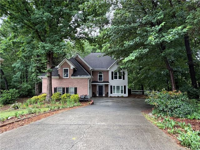 2204 Thicket Court NW, Acworth, GA 30102