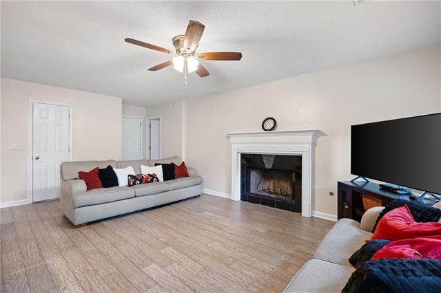 2204 Thicket Court NW, Acworth, GA 30102