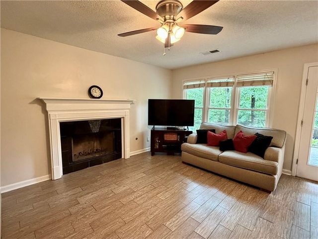 2204 Thicket Court NW, Acworth, GA 30102