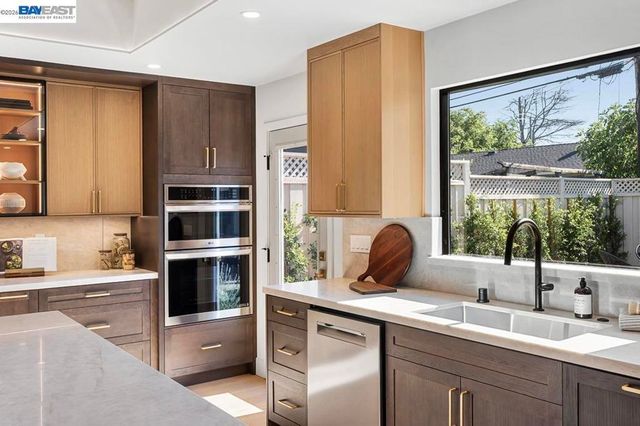 1300 Patio Dr, Campbell, CA 95008