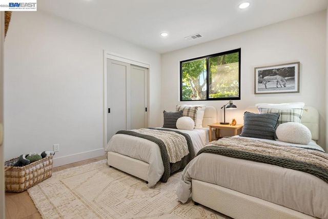 1300 Patio Dr, Campbell, CA 95008