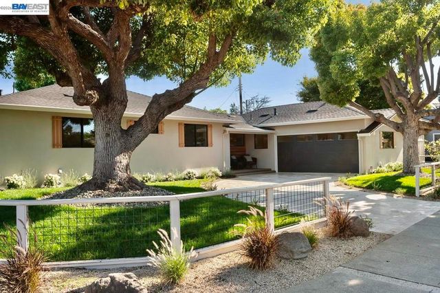 1300 Patio Dr, Campbell, CA 95008